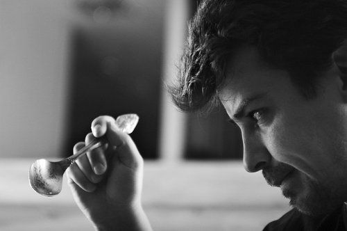 А ложка все не гнется