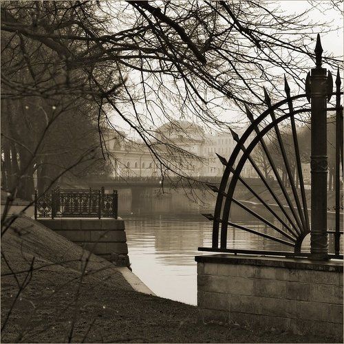 Петербургская, тихая, пасмурная, парковая...