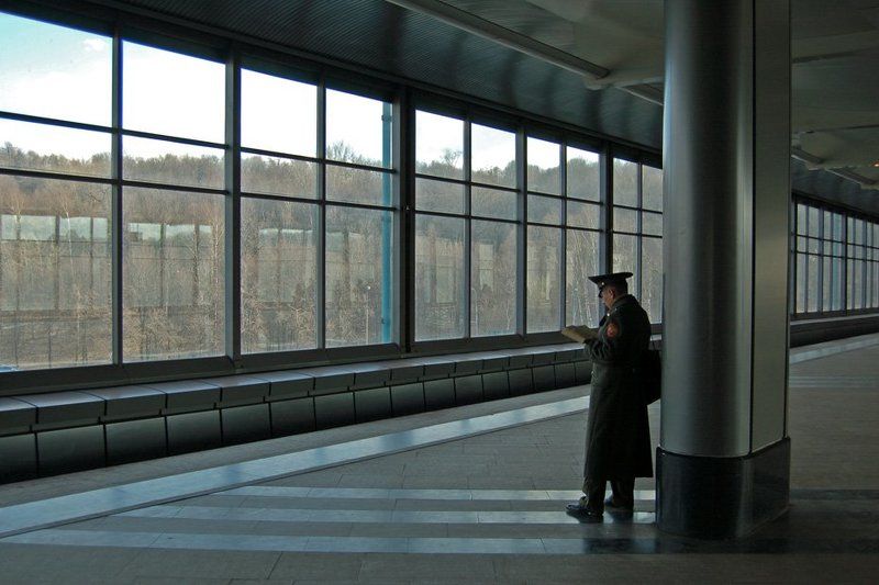 воробьевы горы, военный, солдат, читает *** фото превью