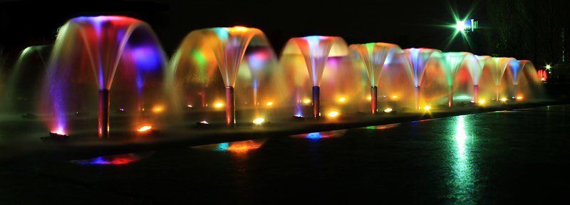 фонтаны, поклонка. Вода в цвете фото превью