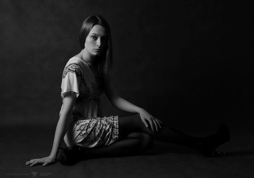 Девушка в ЧБ...