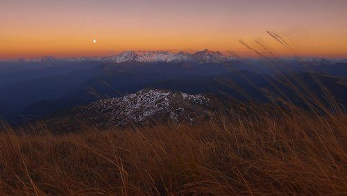 *Ещё не все погасли краски дня...*