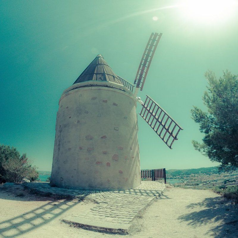 Hot summer day in Martigues фото превью