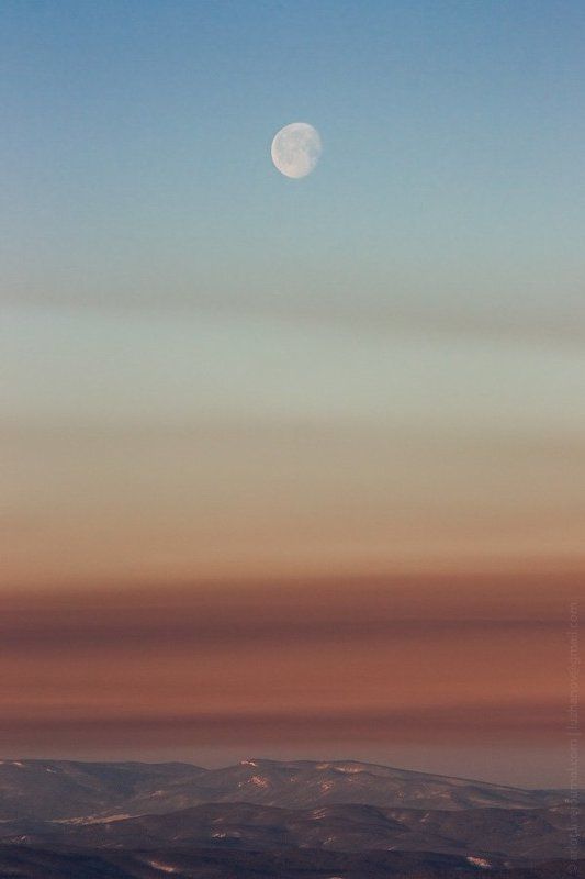 луна, горы Закат луны на рассвете фото превью