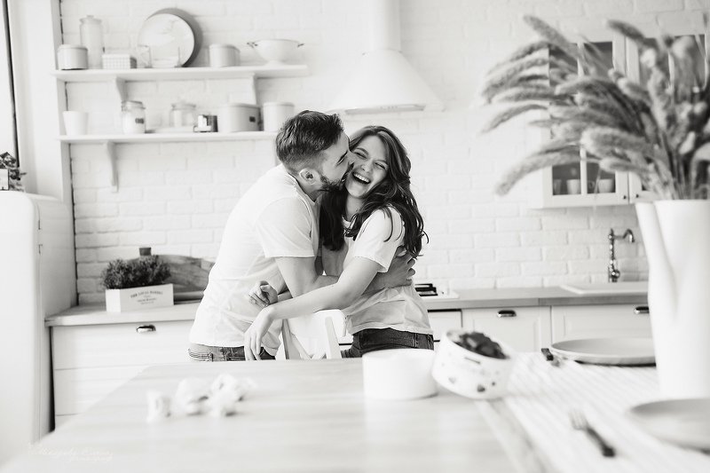 портрет, лавстори, поцелуй Счастливы вместе фото превью