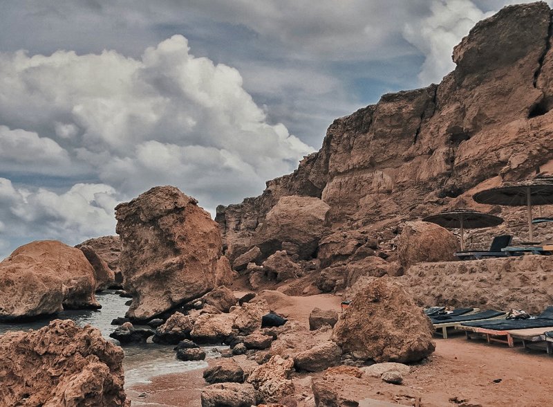 египет,пляж, красное море,скалы Скалистый пляж фото превью