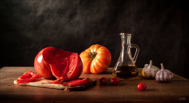 помидор, масло, натюрморт, чеснок, Сочный помидор. фото превью
