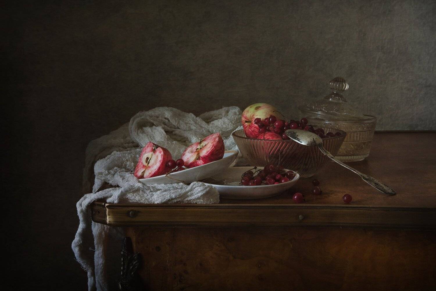 натюрморт, фарфор, яблоки, ягода, смородина, Анна Петина