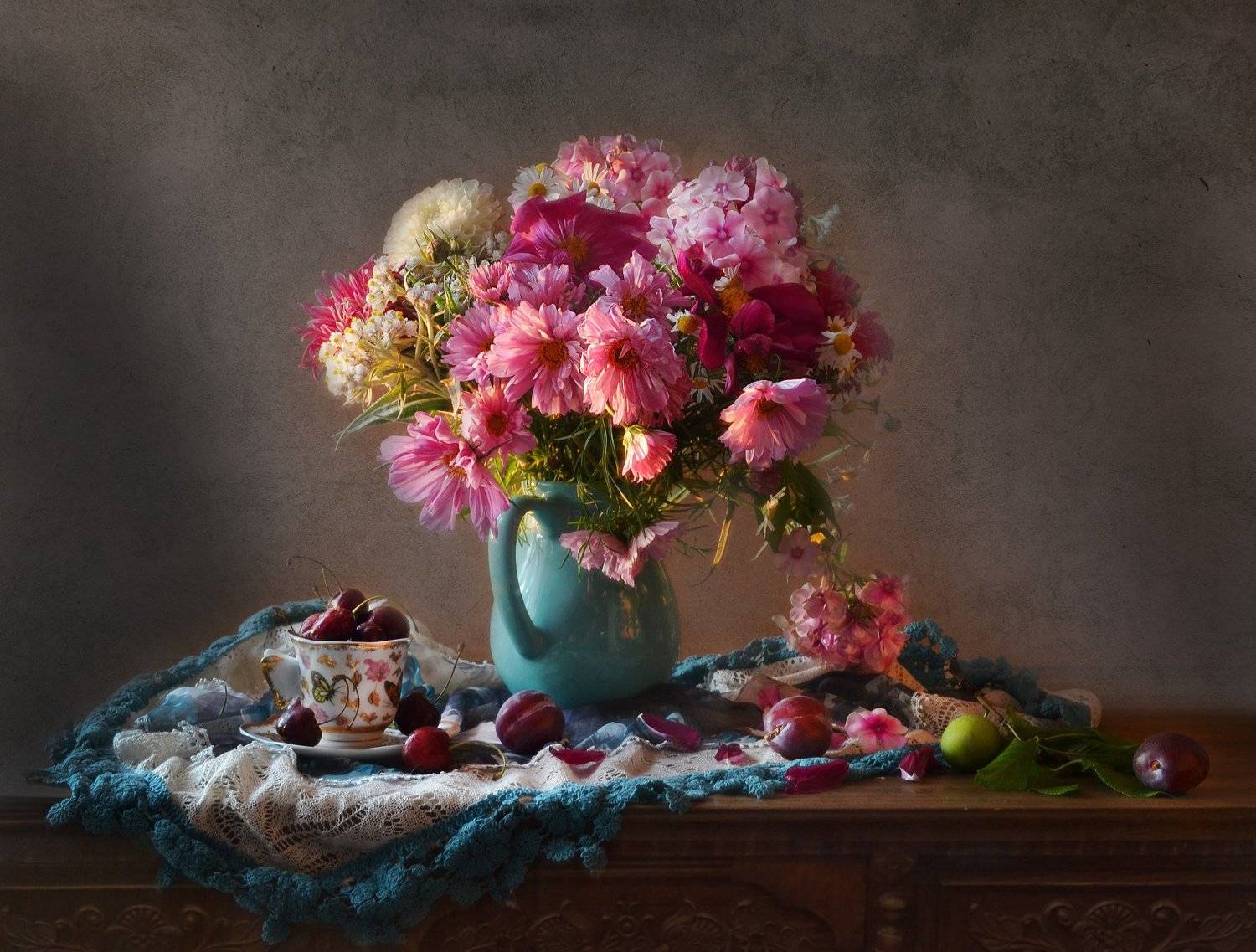 still life, натюрморт,лето, август, цветы, флоксы, георгины, космея, черешня,сливы, Колова Валентина