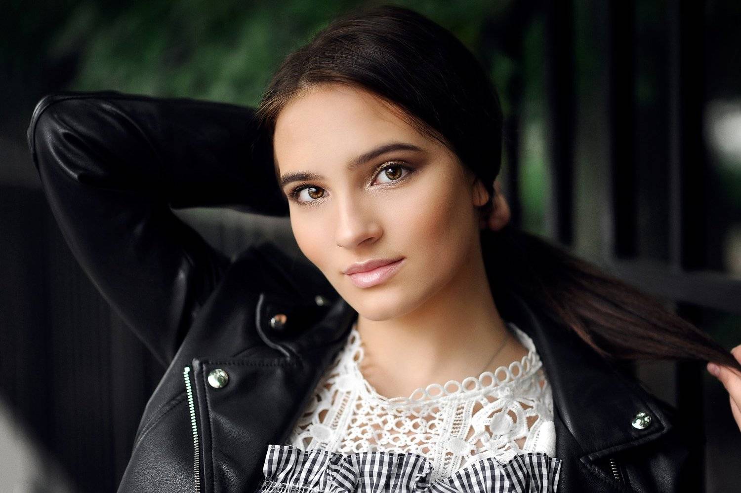 девушка, комната, черный, белый,  печаль ,красота ,грудь, красный,, Денис Лыткин