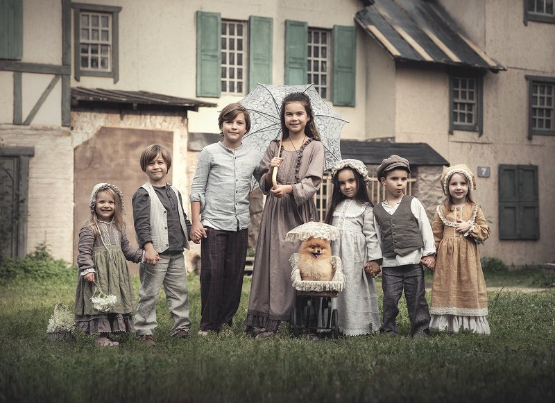 Семья на прогулке... фото превью