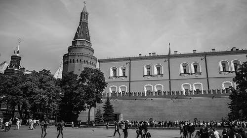 В Александровском саду...