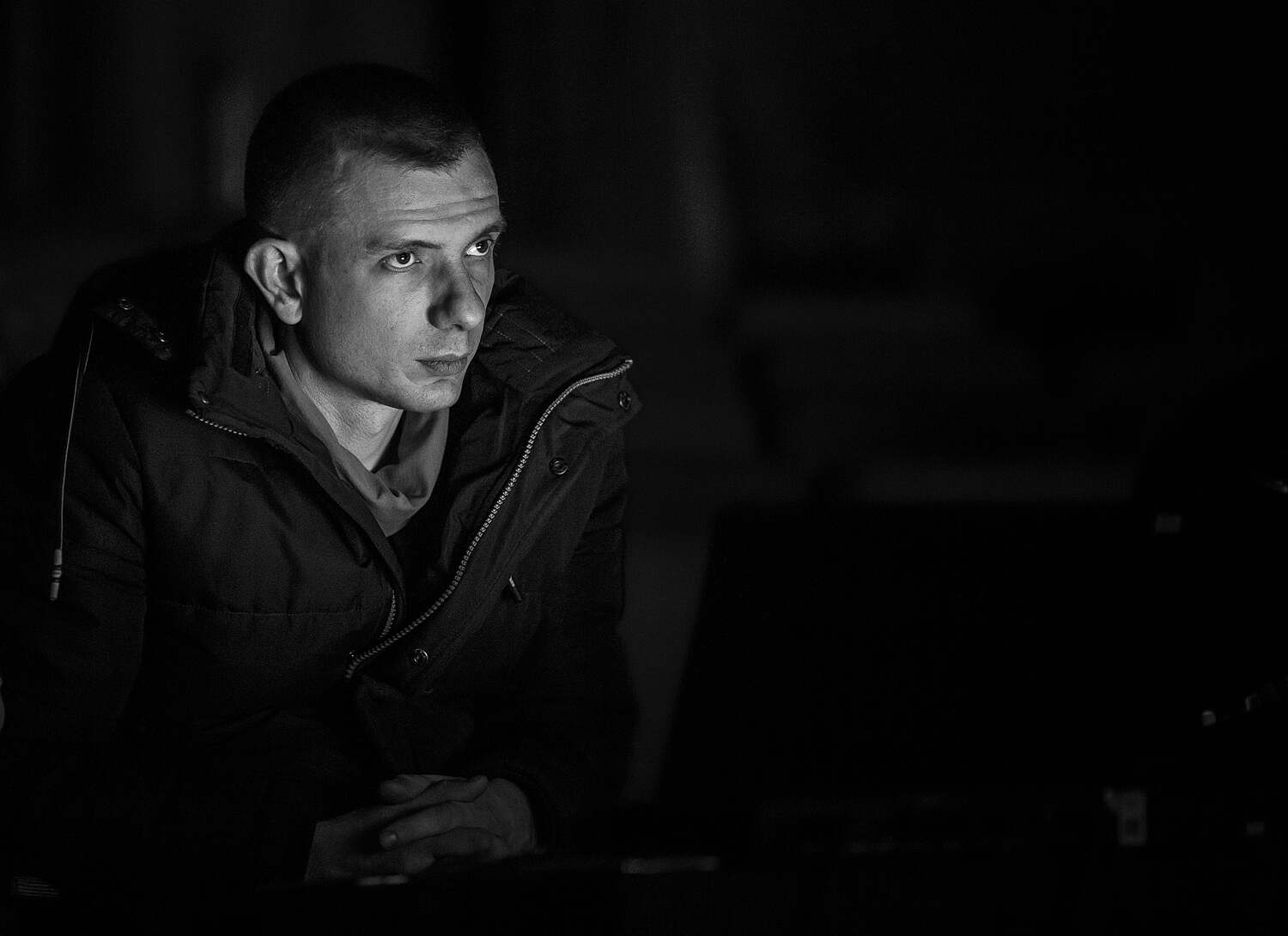 портрет, мужчина, ч/б, работа, звукорежиссёр, ди-джей, Владимир Васильев