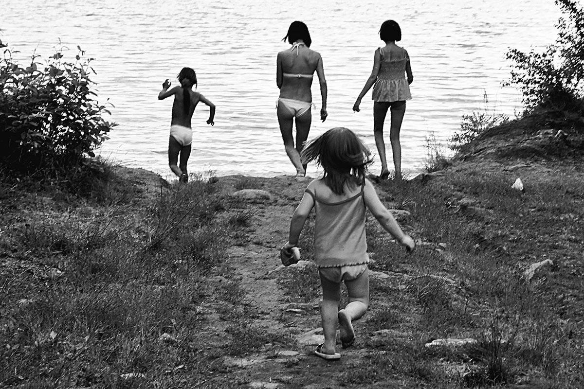 лето, озеро, дети, женщина, чб, апатиты, Николай Смоляк