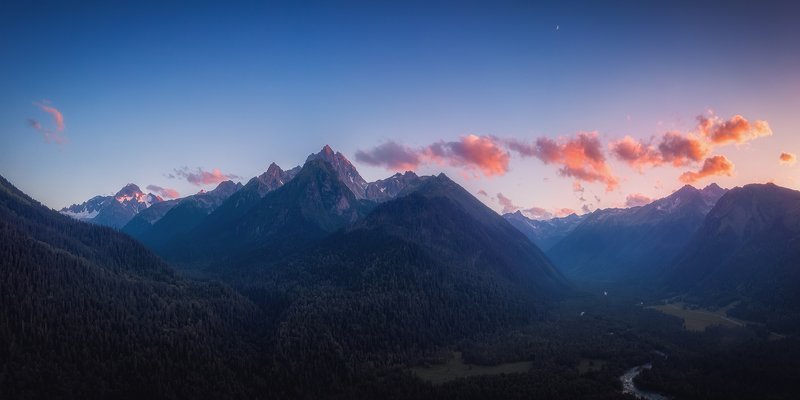 Кавказские горы фото превью