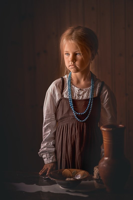 дети, девочка, крестьянка, бусы, молоко, свет Виновата. фото превью