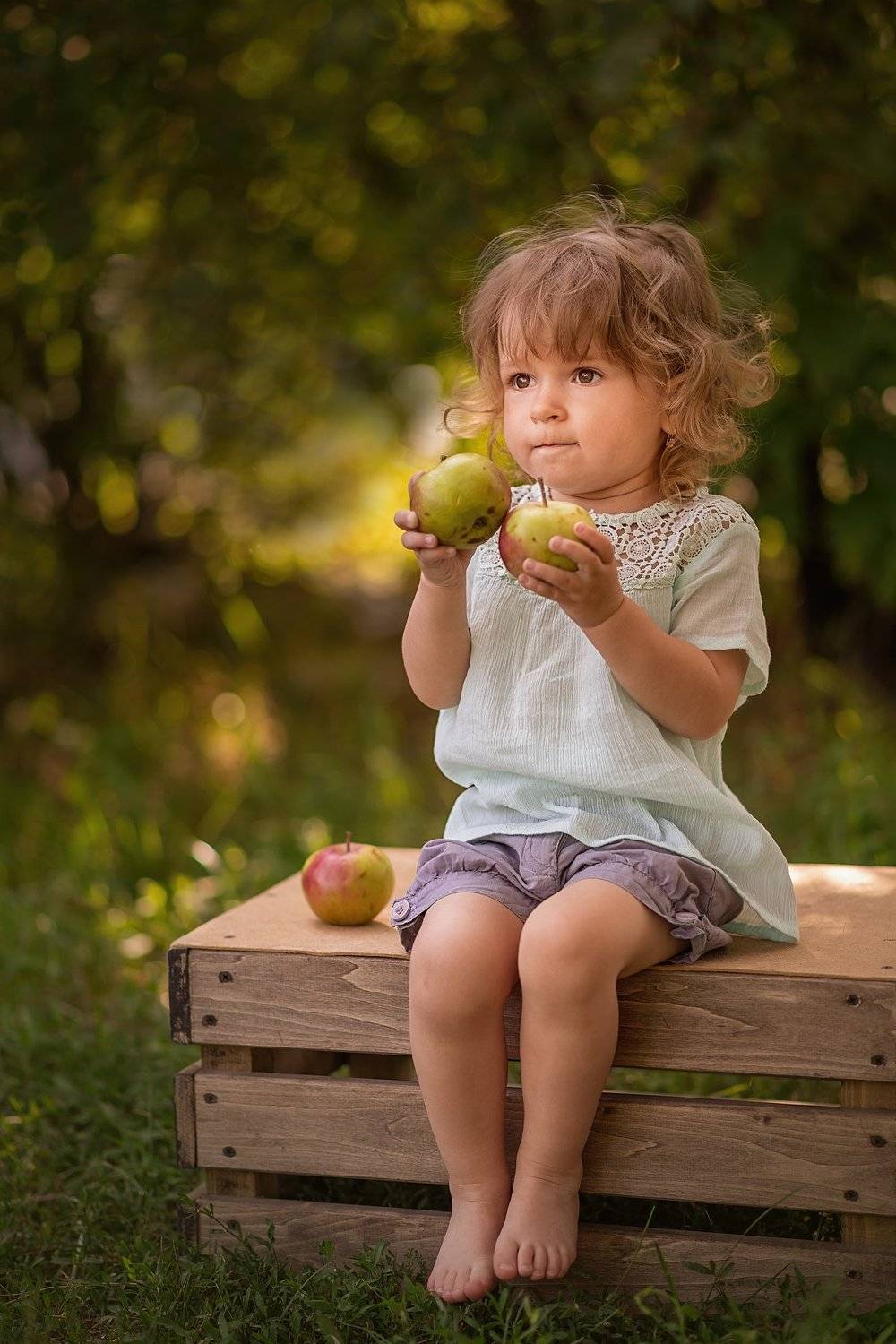 дети, яблоко, лето, девочка, Лариса Фомина