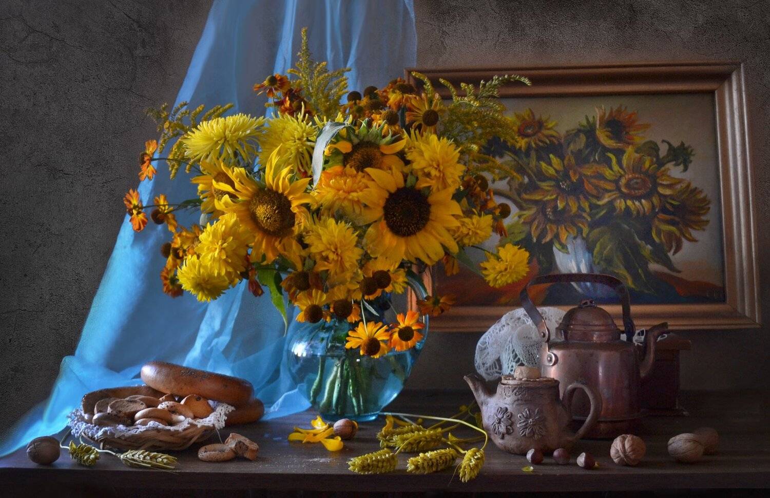 still life, натюрморт,фото натюрморт, последний день лета, картина маслом, чайник, орехи, август, цветы, подсолнухи, золотые шары, хризантемы, колоски,, Колова Валентина