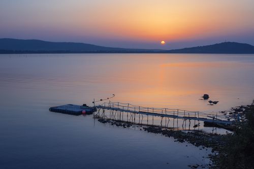 Закатное солнце за море садилось