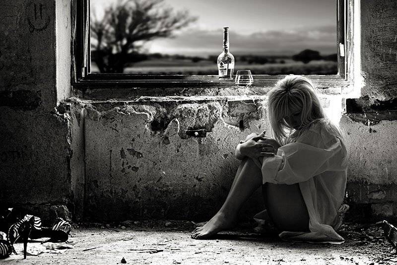 развалины, убежище, девушка, жанр, настроение, ч/б, Гроцкий Дима