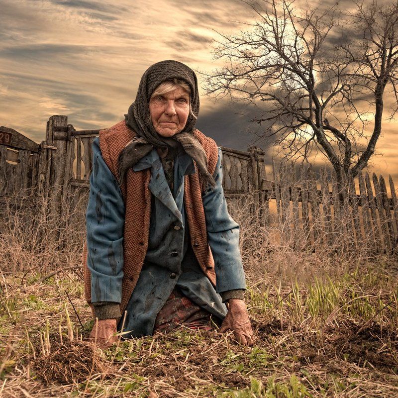 sky, hands, clouds, old, tree, bush, grass, woman, fence, green, wood, ground, worker The tired soul фото превью