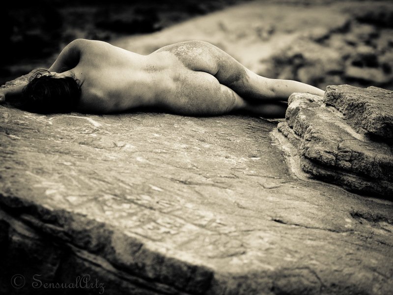 female, woman, nude, beach waiting for the sun фото превью