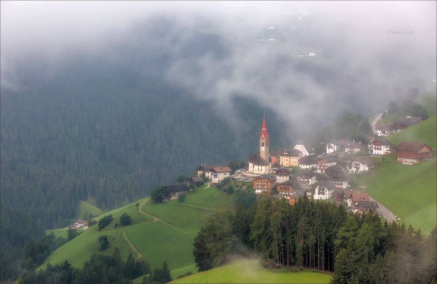 доломитовые альпы,pieve-di-marebbe,деревня,val-pusteria,лето,италия,туман,alps,morning,colors,fog, Василий Гори