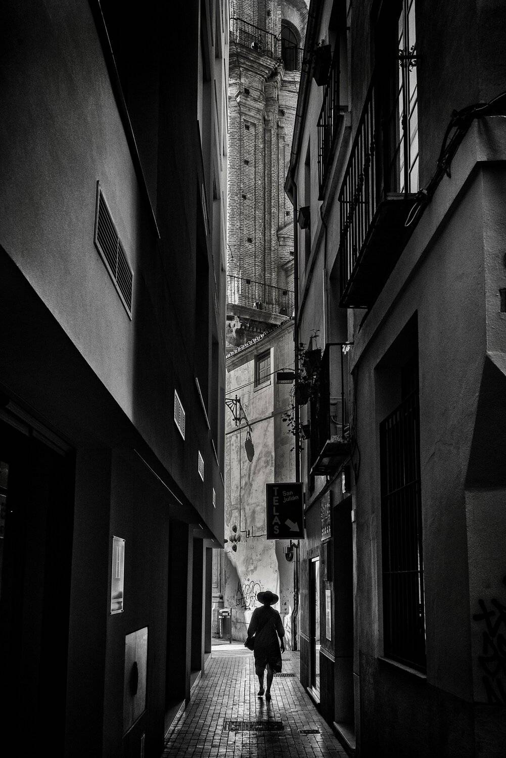 малага, небоскребы, черно-белое, силуэт, женщина,, Владимир Брагилевский