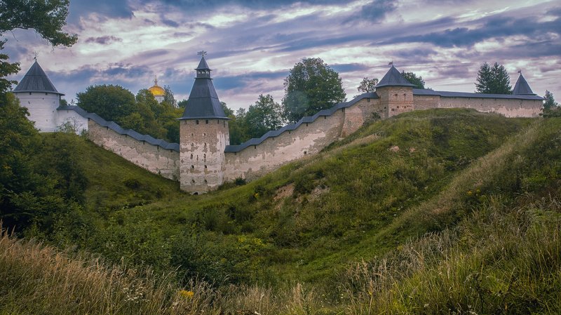 печеры, псковская Печерская стена фото превью