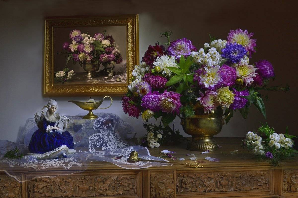 still life, натюрморт,цветы, фото натюрморт, фарфор, статуэтка, сентябрь, свеча, подсвечник, осень, настроение, картина, георгины, астры, Колова Валентина