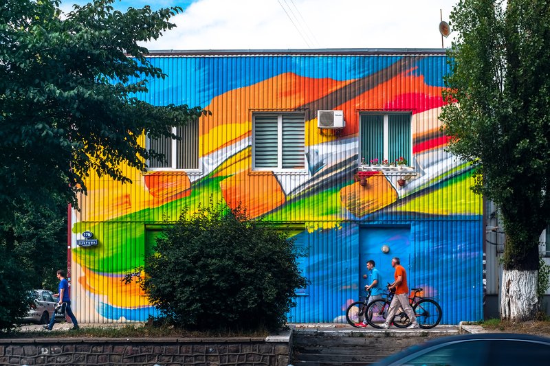 Улица, граффити, люди, велосипедисты, город, Калининград Творческий путь города фото превью