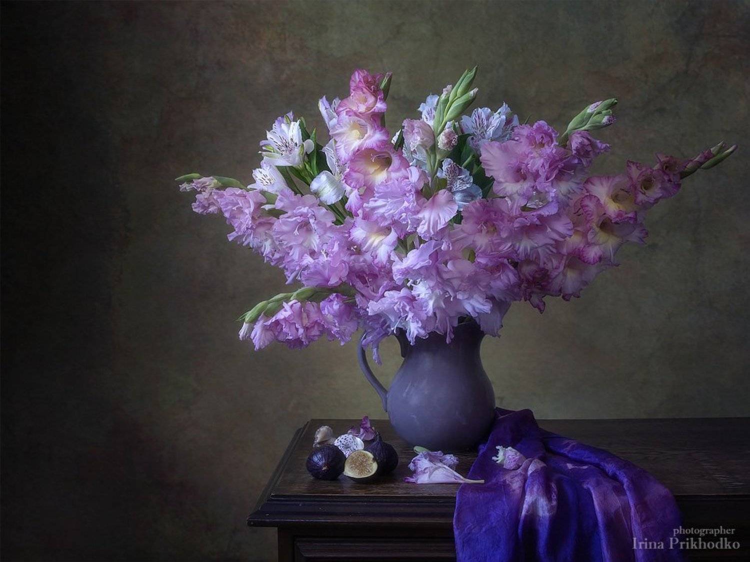 натюрморт, гладиолусы, букет, винтажный натюрморт, фиги, Ирина Приходько