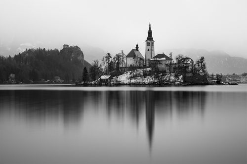 Черно-белые отражения Бледа