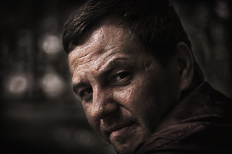 Суровый портрет фото превью