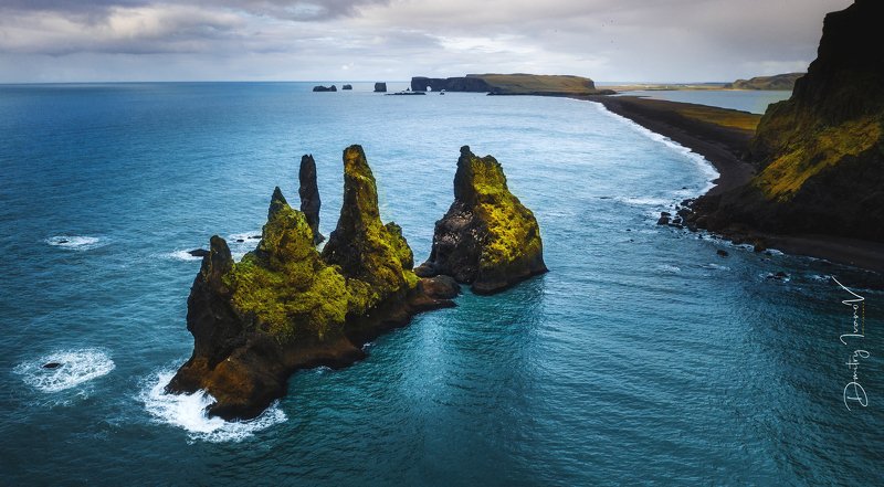 пейзаж, исландия, дрон Reynisdrangar (пальцы тролля) фото превью