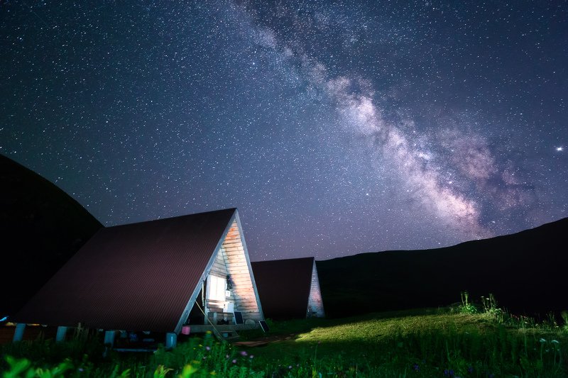 Сочи, горы, пейзаж, Красная Поляна, Бзерпский карниз, горы, лето, ночь, млечный путь Под звездной крышей фото превью