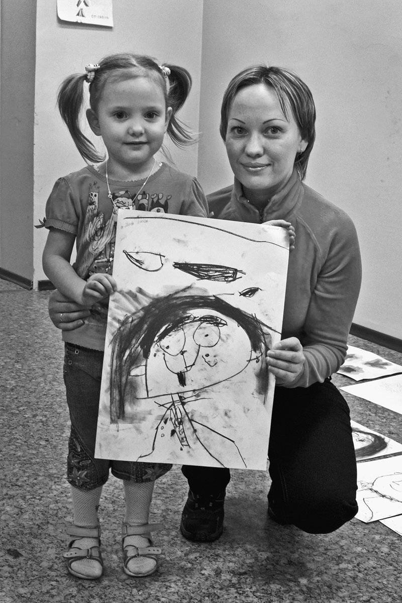 девочка, мама, чб, апатиты, художка, рисунок, Николай Смоляк