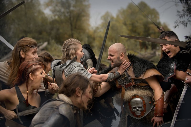 Встреча темных и светлых фото превью