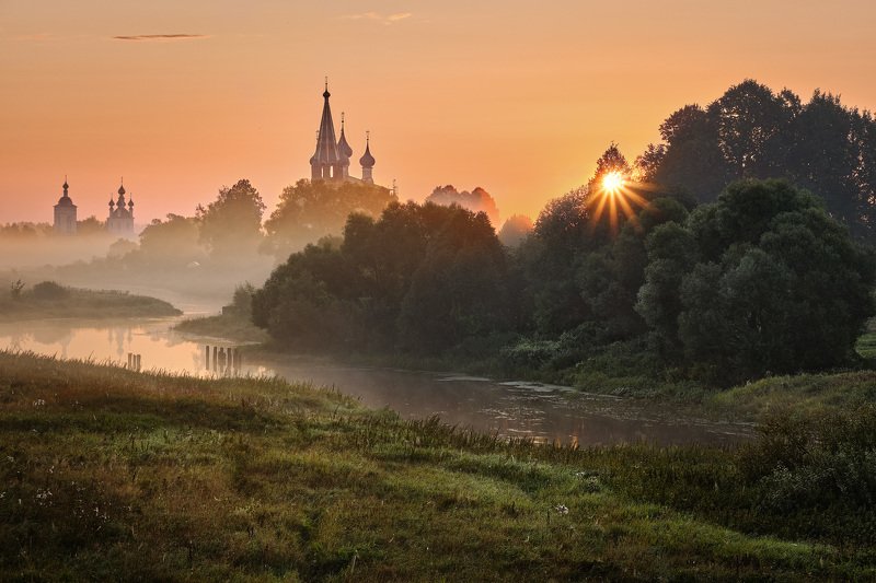 Восходящее солнце в Дунилово фото превью