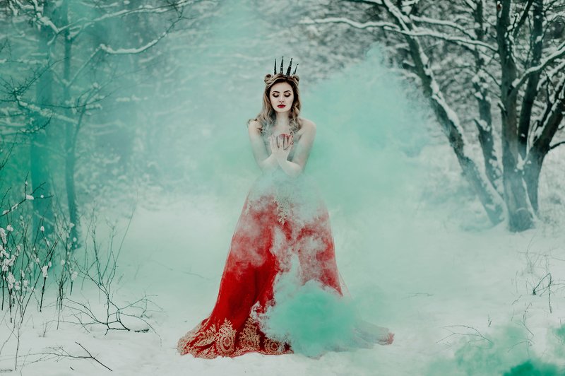 red winter portrait  фото превью