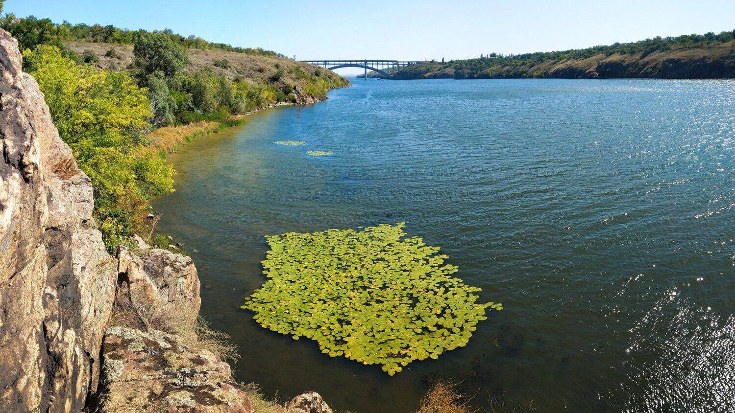 берег,река,пейзаж,вода,скалы,мост,панорама,river,сентябрь,хортица, Сергей Богачёв