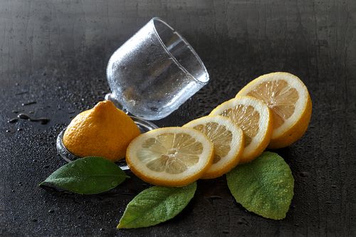 Свежий лимон