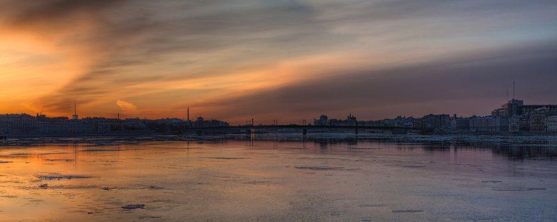 Пожар восхода над спящим городом фото превью