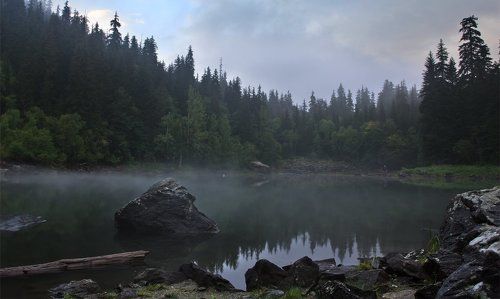 Чёрное озеро.