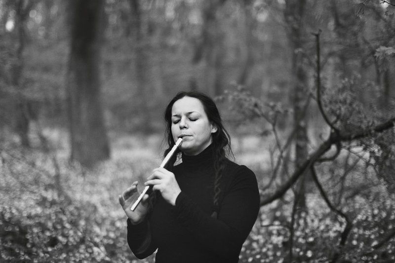 Девушка с флейтой фото превью