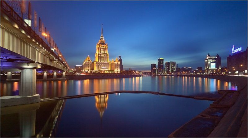 украина, рэдиссон ройал, новоарбатский мост, вечерняя москва, Вечером на краснопресненской набережной фото превью