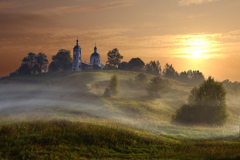 Солнце растворилось в облаках фото превью