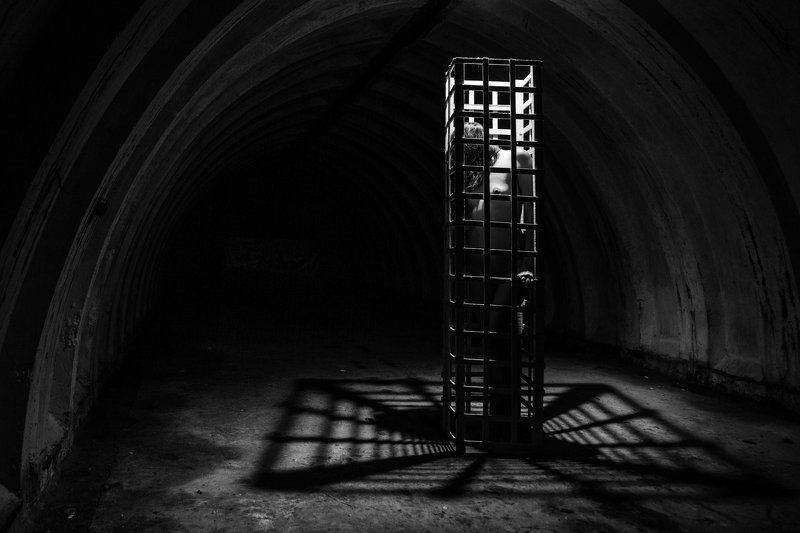 клетка, одиночество, женщина, девушка, черно-белое Одиночество фото превью