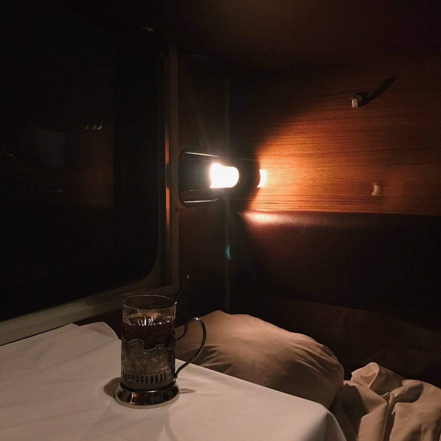 поезд, дорога, вагон, купе, чай, подстаканник, лампа, свет, лампово, железная дорога, Денис Доронин