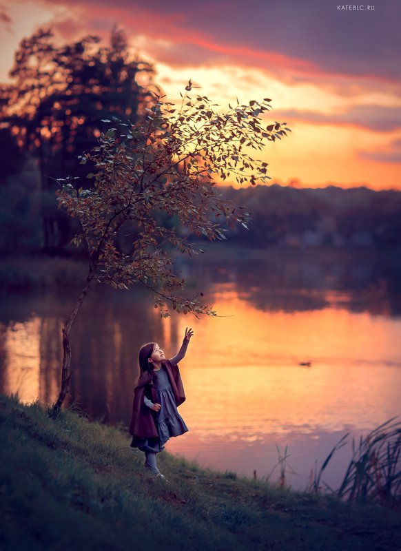 девочка, вечер, закат, детский фотограф, отражения, пруд После заката фото превью